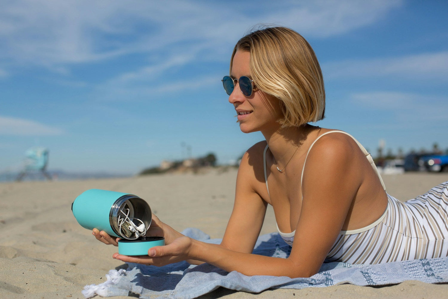 BPA-free-insulated-water-bottle-for-women-keeping-drinks-hot-or-cold