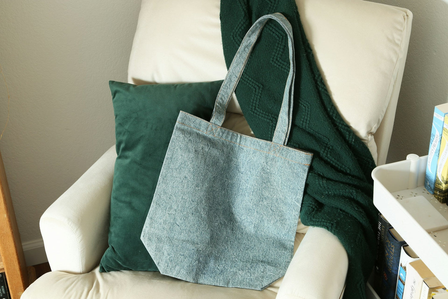 Stylish-and-durable-reusable-tote-bag-for-women