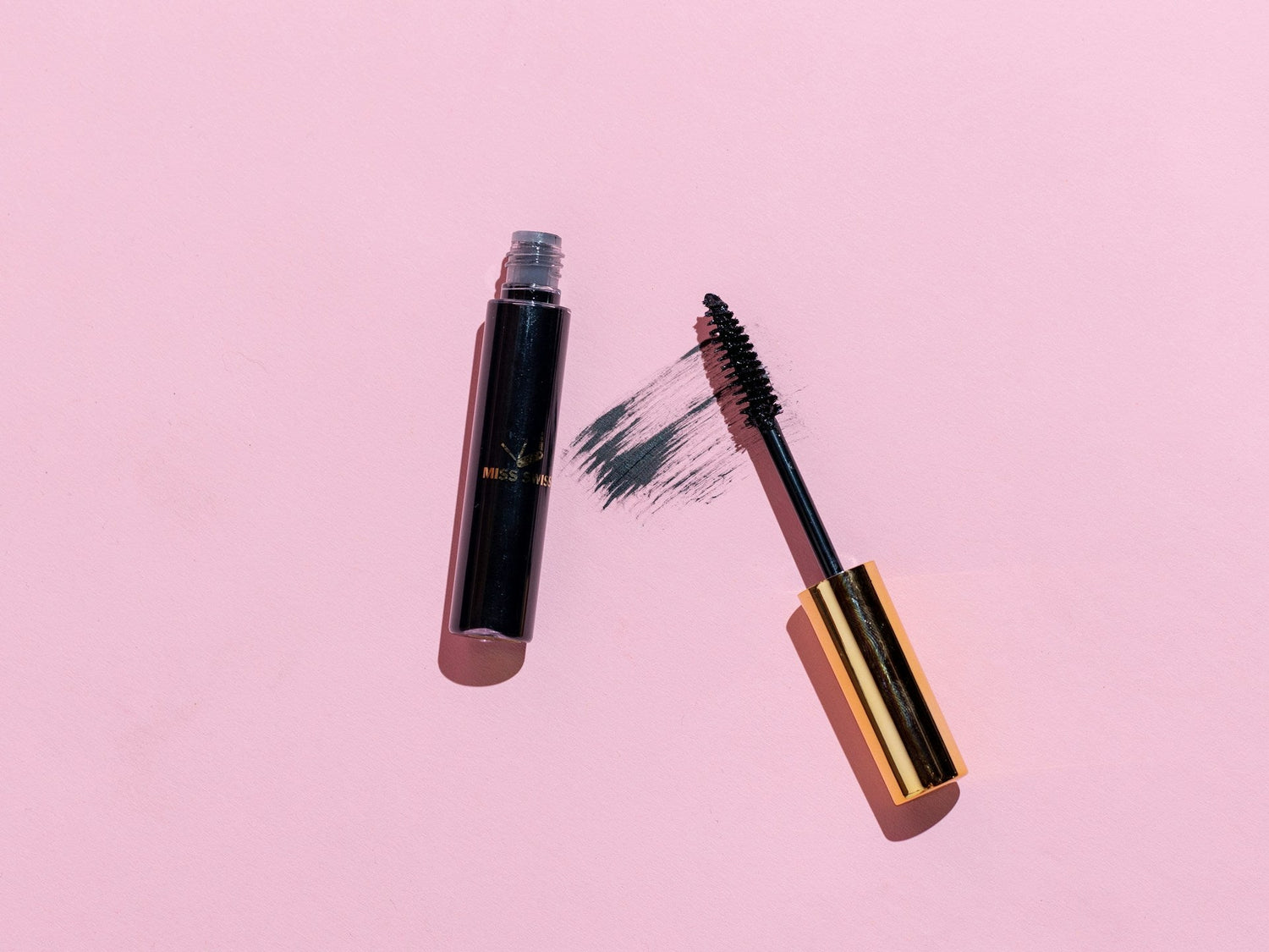 Smudge-proof-volumizing-mascaras-with-tips-for-lifted-lashes