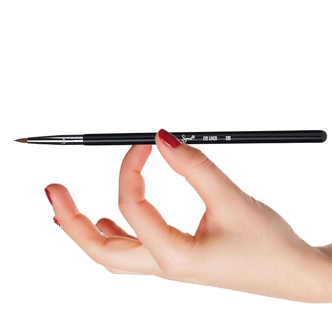 Sigma Beauty E05 Eye Liner Brush – Thin Eyeliner Brush with a Fine, Tapered Tip for Precise Application of Gel or Liquid Eyeliner Along Lash Lines, Skin-Safe Eyeliner Makeup Brush
