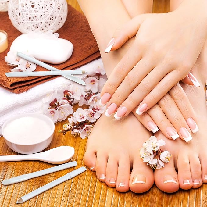 Maitys 2 Pieces Nail Whitening Pencil 2-in-1 White Nail Pencil DIY Design Manicure with Cuticle Pusher